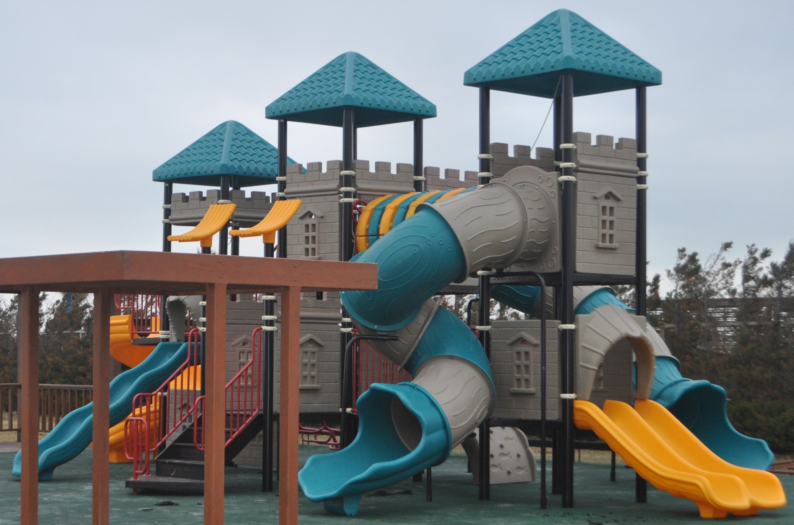 What are the advantages of non-standard custom playground?