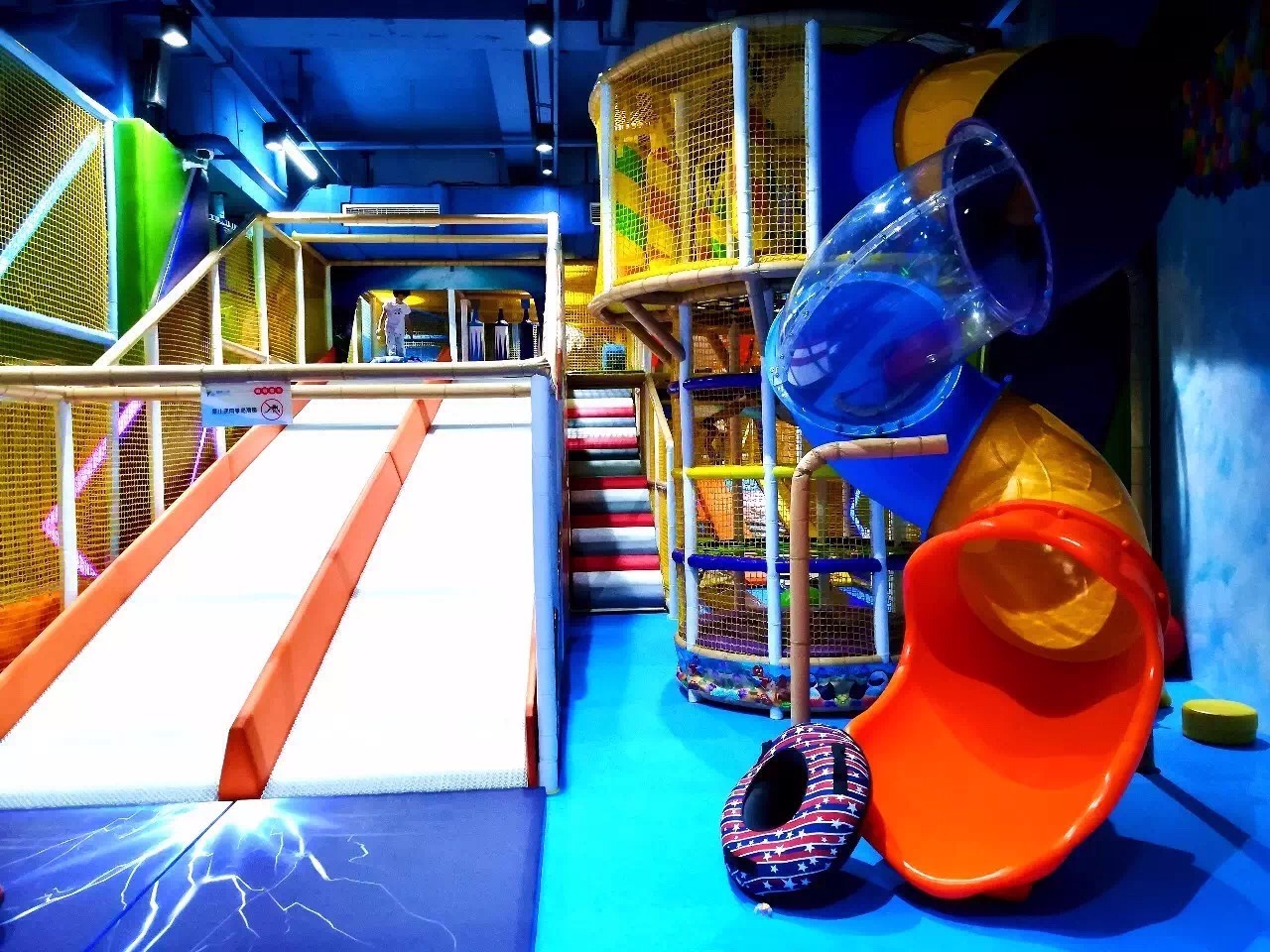 Be Careful about Potential Safety Hazards of Indoor Playground Equipment 