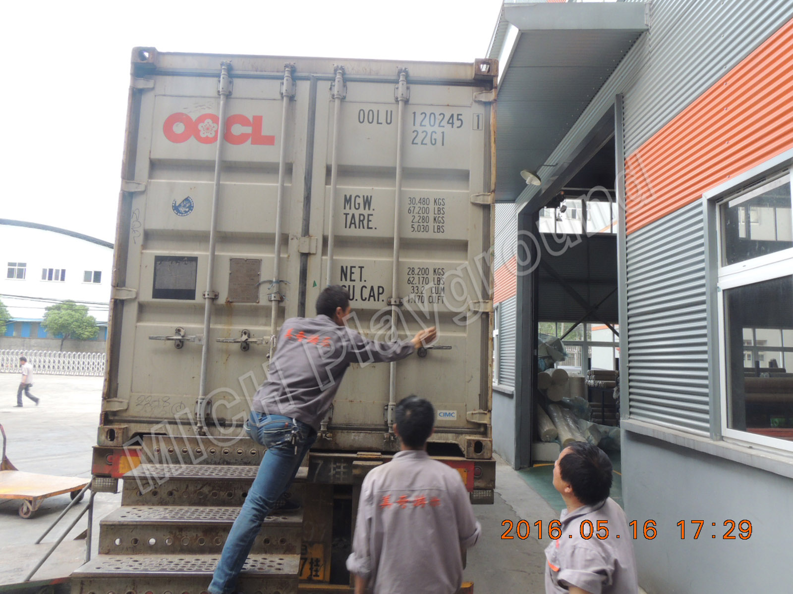 M16068 container loading 12