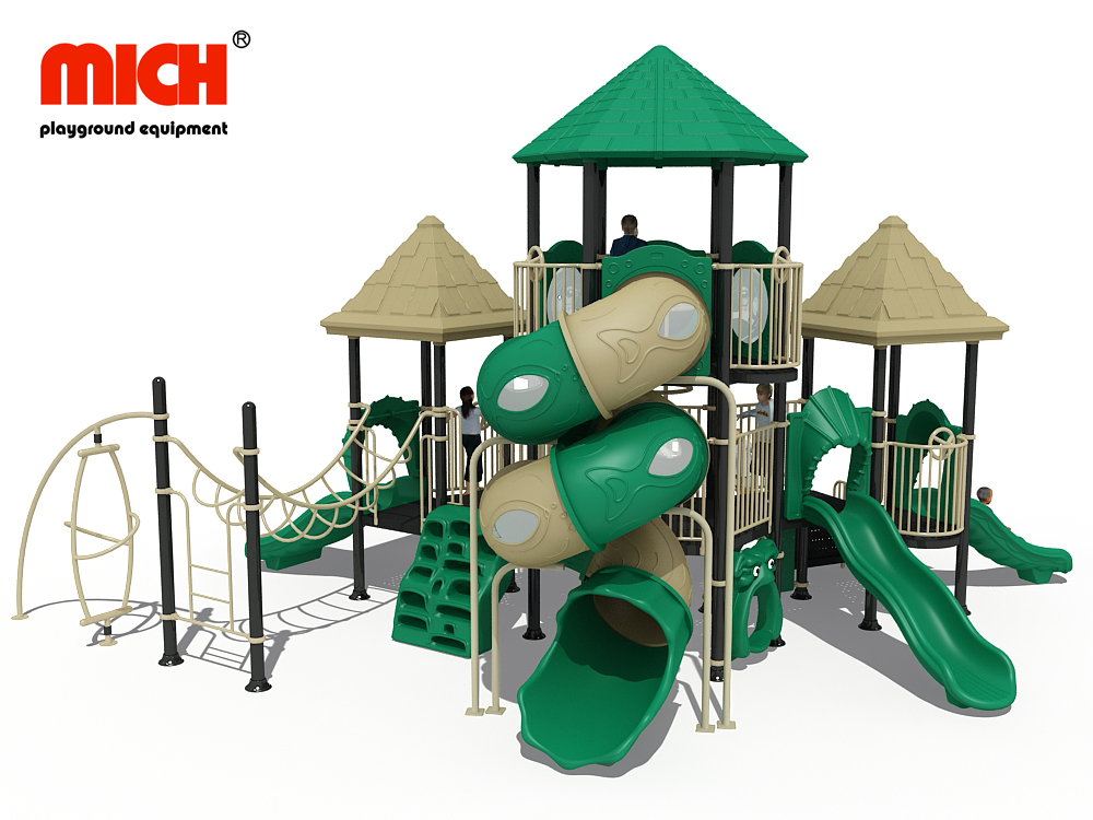 Commercial outdoor playground visitor flow and spatial planning